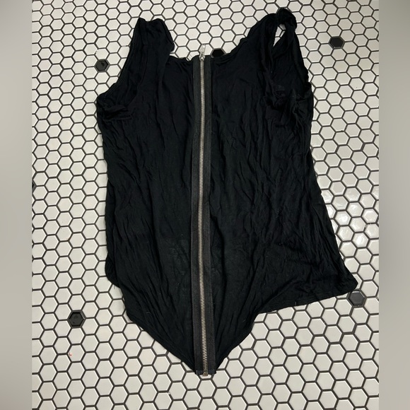 Teenage runaway sleeveless top size medium - Picture 2 of 3